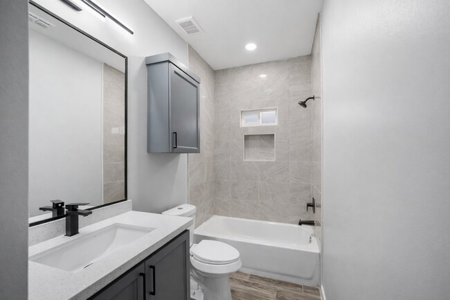 Building Photo - 2409 Indian Creek Ave