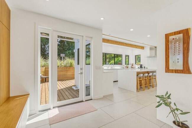 Building Photo - Beautifully Remodeled 4BR + Office Mill Valley Home — Furnished, Private 3/4-Acre Setting, Walk t...
