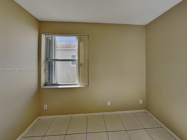 Building Photo - 1495 SW 105th Ave