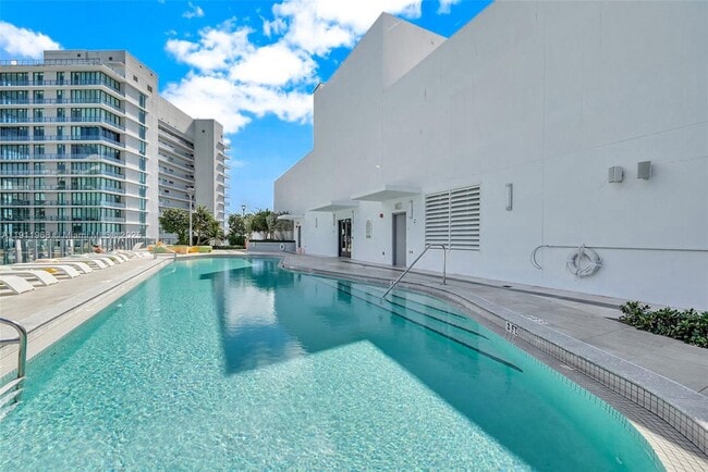 Building Photo - 501 NE 31st St