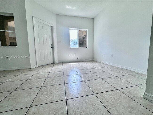 Building Photo - 1631 SE 30th St