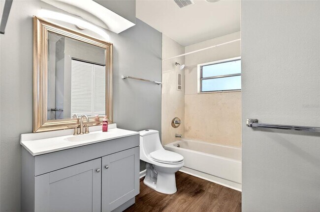 Building Photo - 3423 SW 27th St