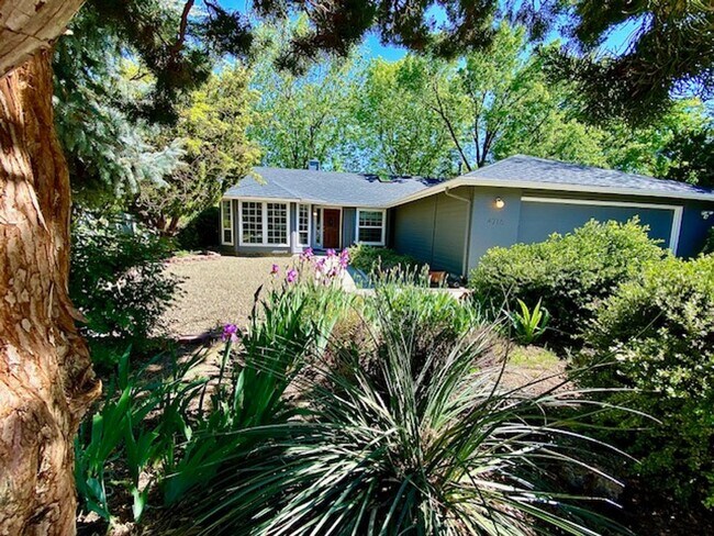 Building Photo - 4 Bedroom 2 bath Home in NW Boise