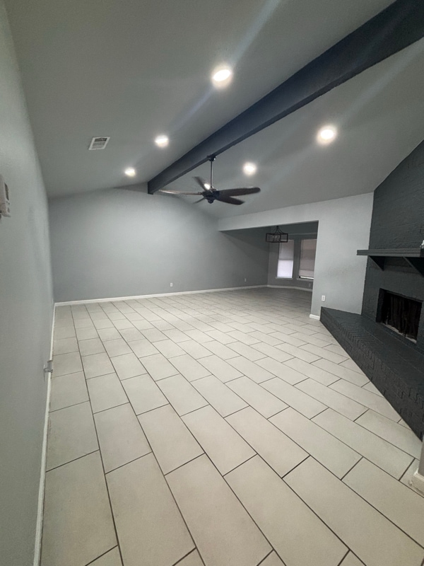 Building Photo - 1212 N Creek Dr