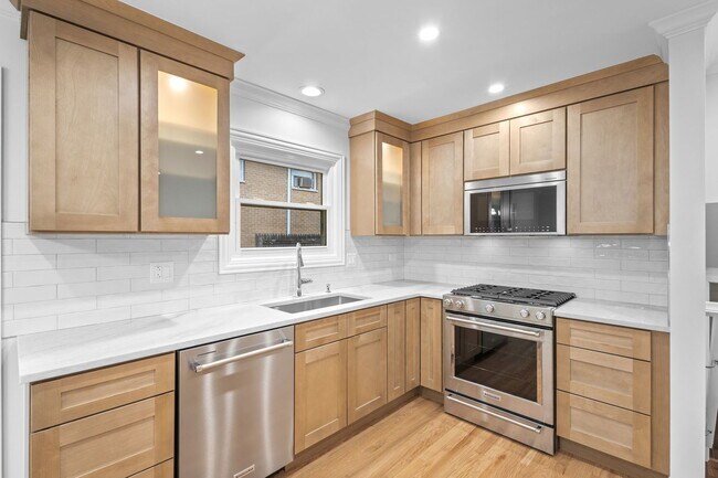 Building Photo - 223 Kenloch Ave