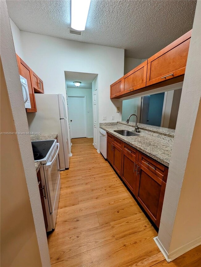 Building Photo - 10630 SW 157th Ct