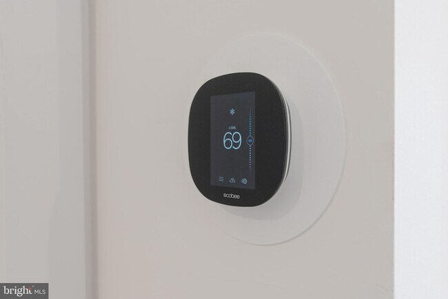 Building Photo - 1421 E Columbia Ave