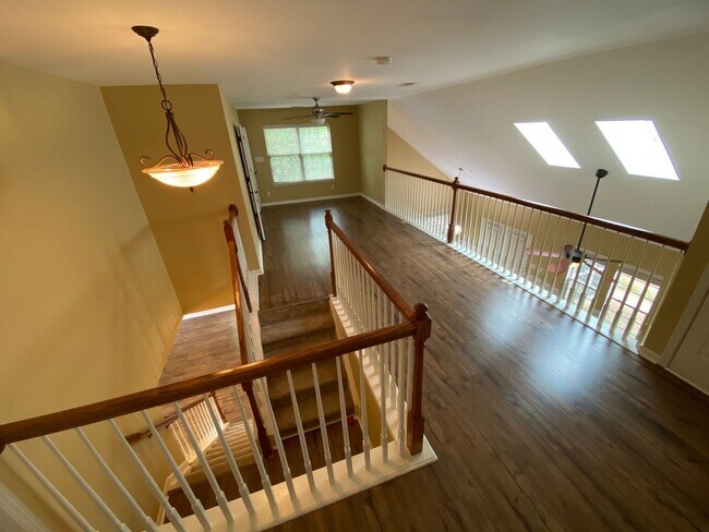 Building Photo - Townhome in a great location!