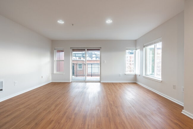 Building Photo - Modern Apartments- A perfect blend of location and luxury awaits!