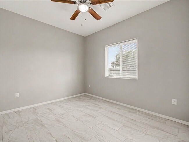 Building Photo - 358 W Elvira Rd