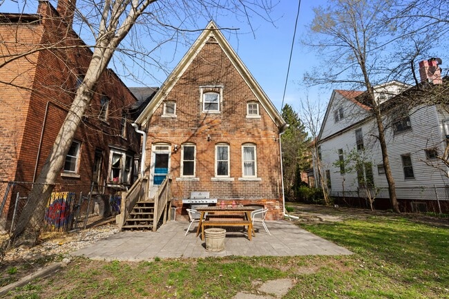 Building Photo - 1531 Vinewood St