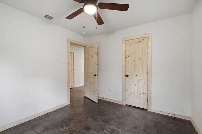 Building Photo - 509 Co Rd 2271