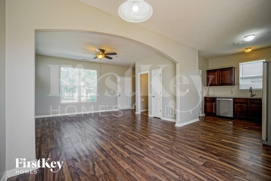 Building Photo - 5577 Eagle River Dr