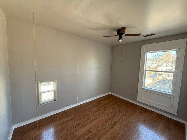 Building Photo - **First month rent half off**