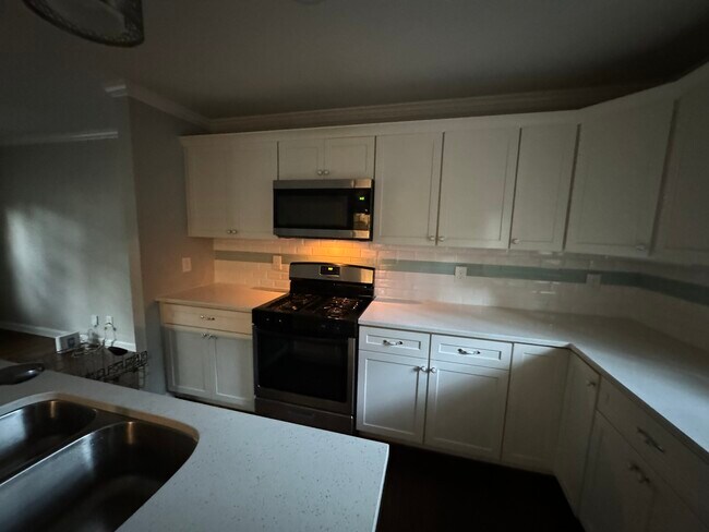 Building Photo - 3494 Maryvale Dr