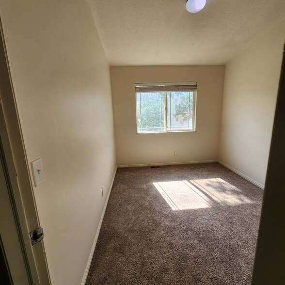 Building Photo - 129 Bamberger Rd