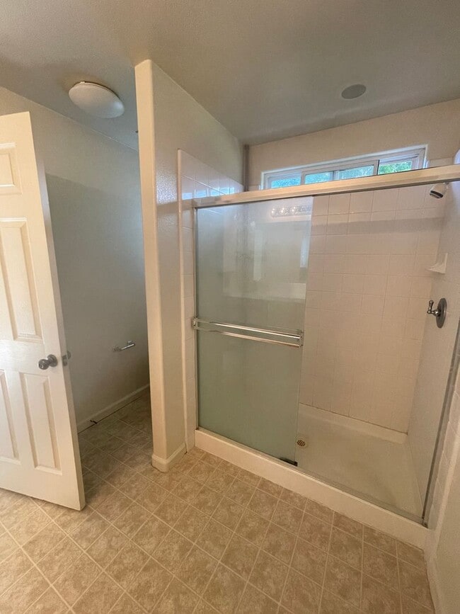 Building Photo - Available Now!! 3-Bedroom, 2-Bathroom Home...