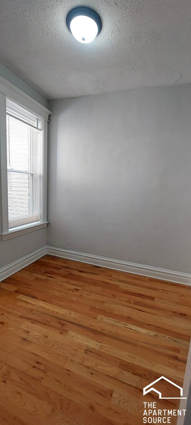 Building Photo - 2215 S Albany Ave