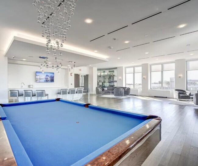 Building Photo - 1600 S Eads St