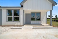 Building Photo - 126 Long Dr