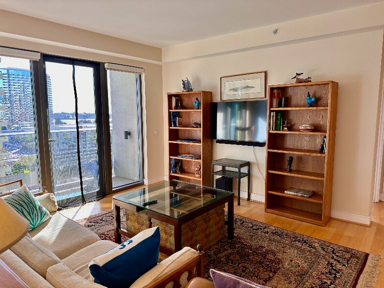 Building Photo - 654 Front St