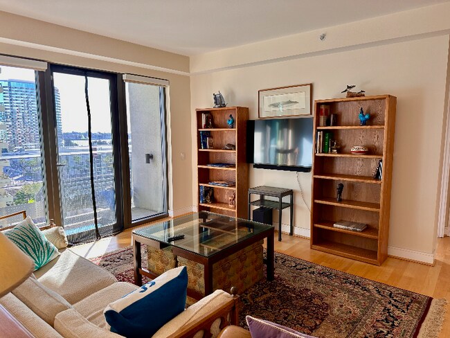 Building Photo - 654 Front St