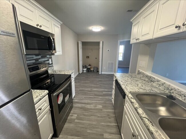 Building Photo - 5677 Landfall Dr