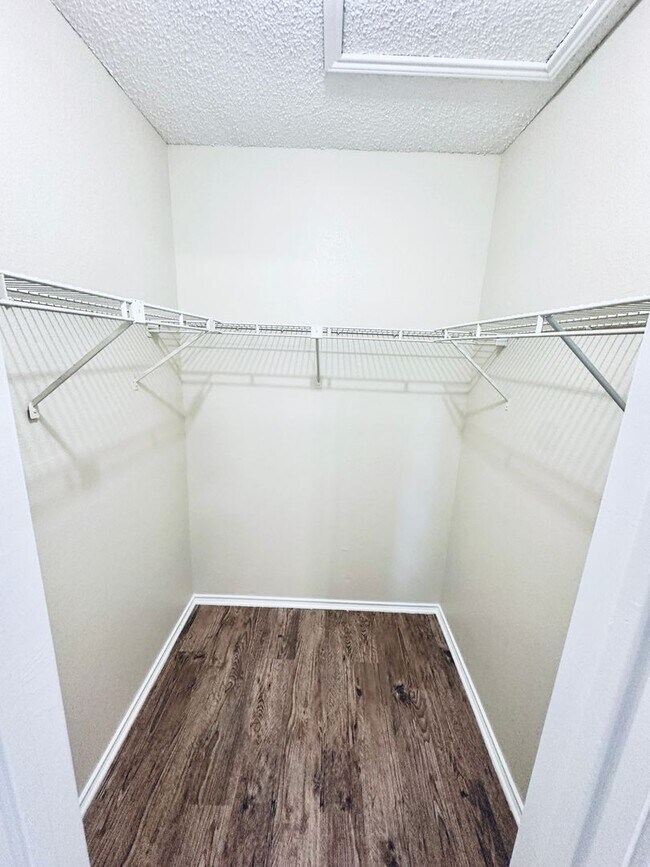 Building Photo - 379 Fantail Loop