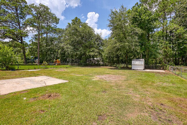 Building Photo - 710 Fleming Rd