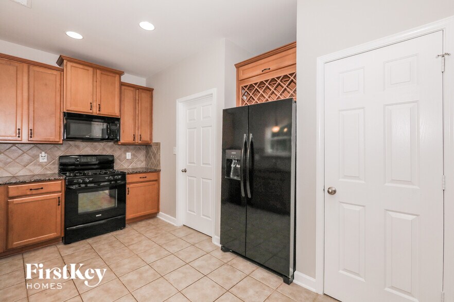 Building Photo - 4107 High Shoals Dr