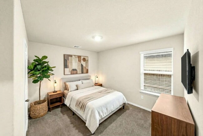 Building Photo - 2 Weeks FREE RENT with 12 Month Lease. 1 Month FREE with 18 Month Lease