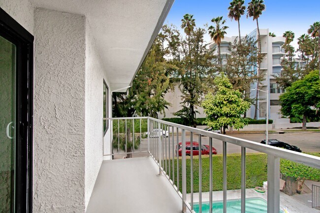 Building Photo - 8430 De Longpre