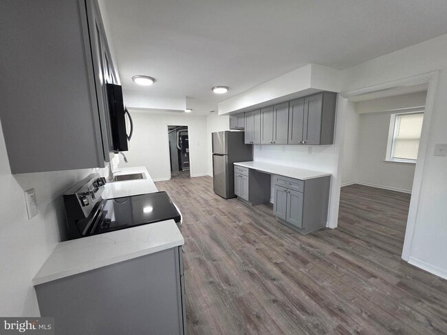 Building Photo - 14 East Ct