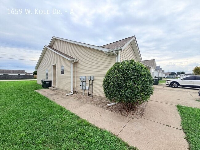 Building Photo - 1659 W Kole Dr