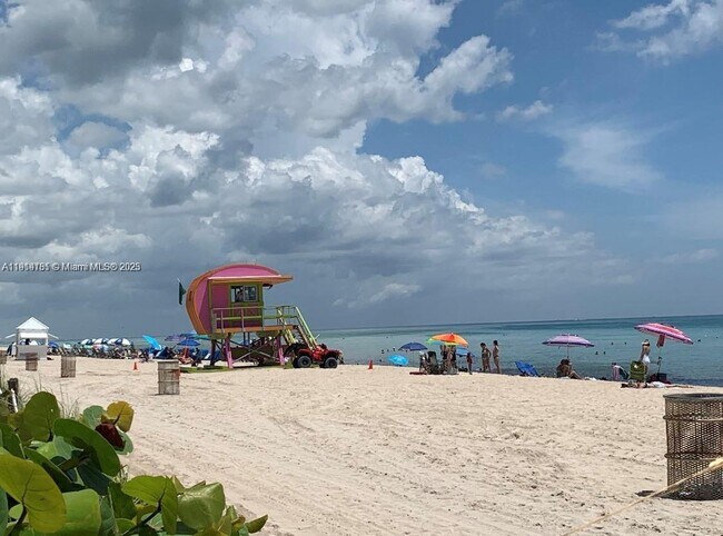 Building Photo - 7445 Harding Ave