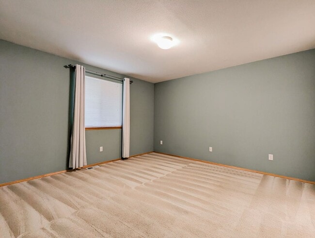 Building Photo - Move in ready 3 bed 2 bath rambler w/ air ...