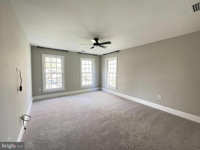 Building Photo - 9440 Flowerden Ln