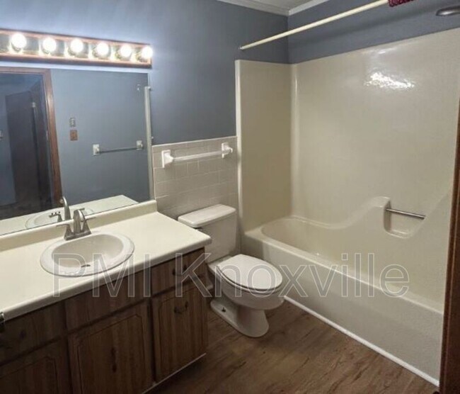 Building Photo - 1427 Moorgate Dr