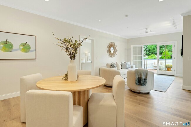 Building Photo - 340 Heights Rd