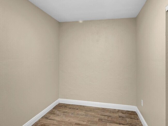 Building Photo - 6113 Yucca Dr