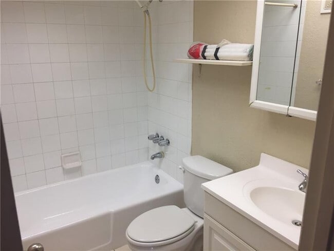 Building Photo - 770 SE 2nd Ave