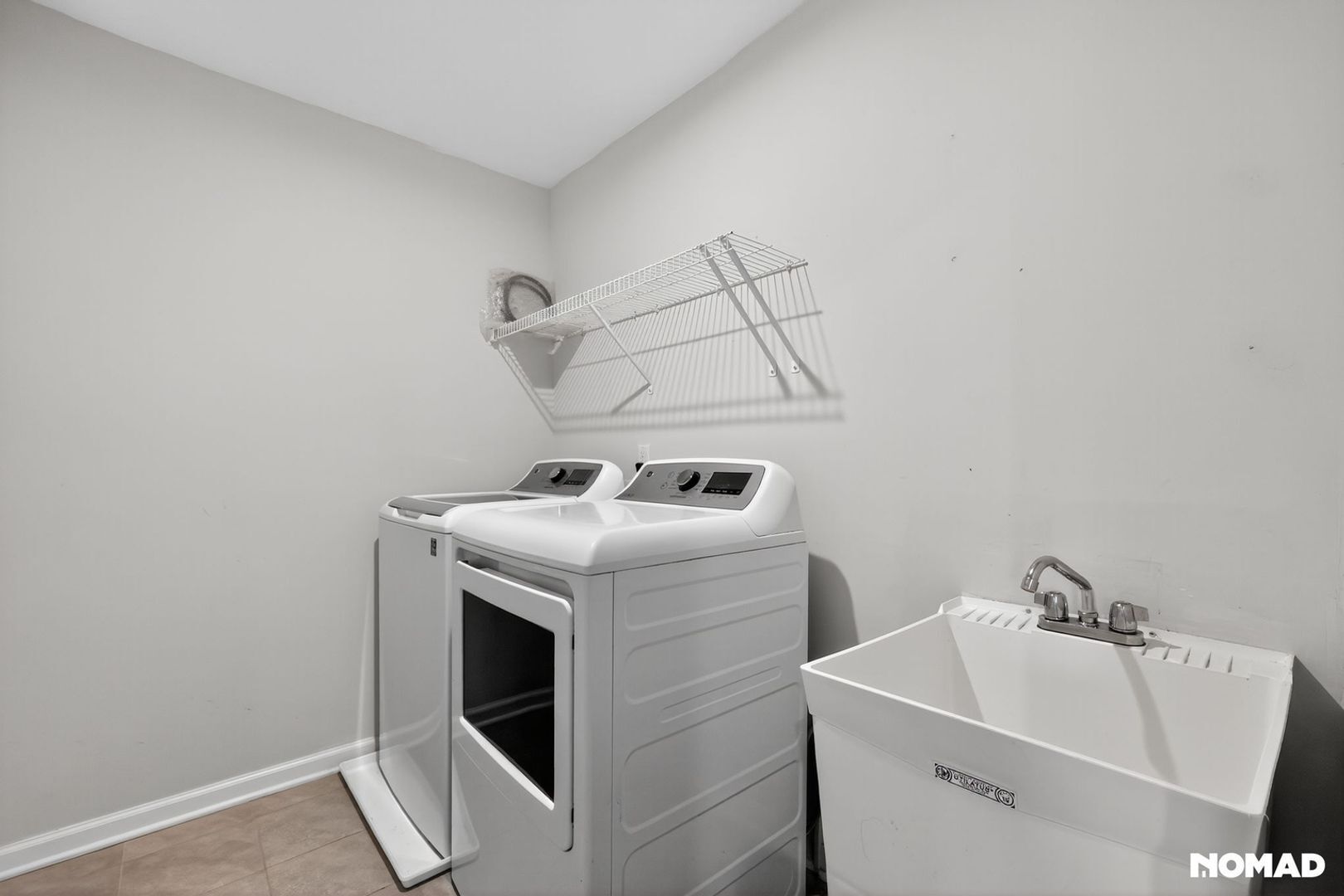 Building Photo - 305 Cross Country Way