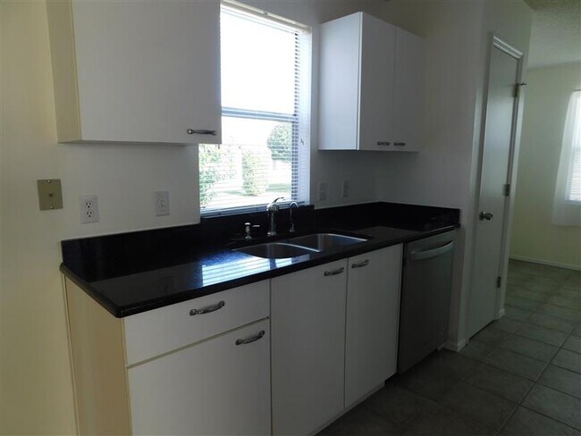Building Photo - 231 Juarez Way