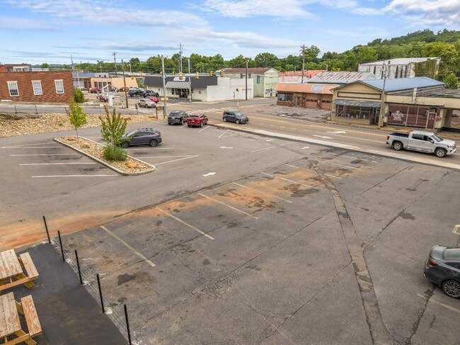 Building Photo - 223 E Broadway St