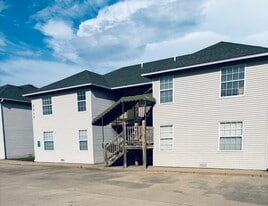 Building Photo - 3221 N Range Line Rd