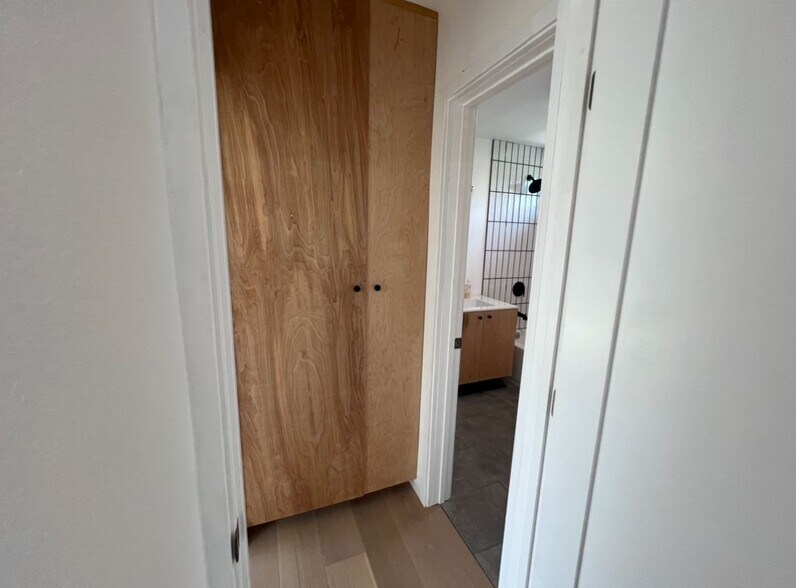 Building Photo - 2714 Queen St