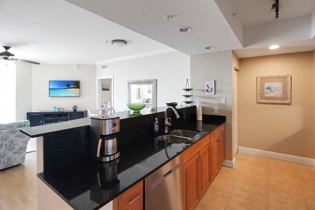 Building Photo - 800 N Tamiami Trl