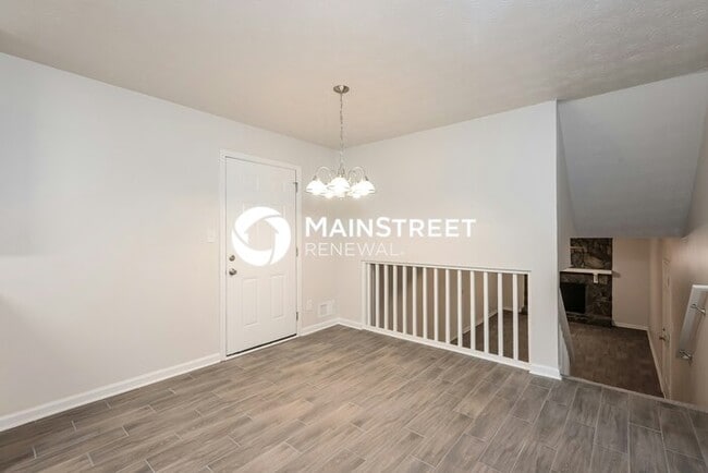 Building Photo - 3 Bedroom Pet-Friendly Home in RIVERDALE, ...