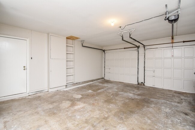 Building Photo - 7901 Ridgeview Dr