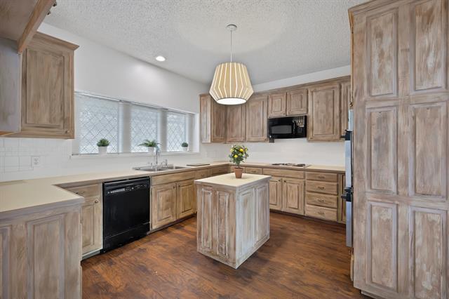 Building Photo - 4219 Oak Springs Dr